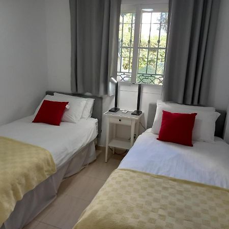 Refurbished 2-Bed Apartment Burriana Beach. Nerja Extérieur photo