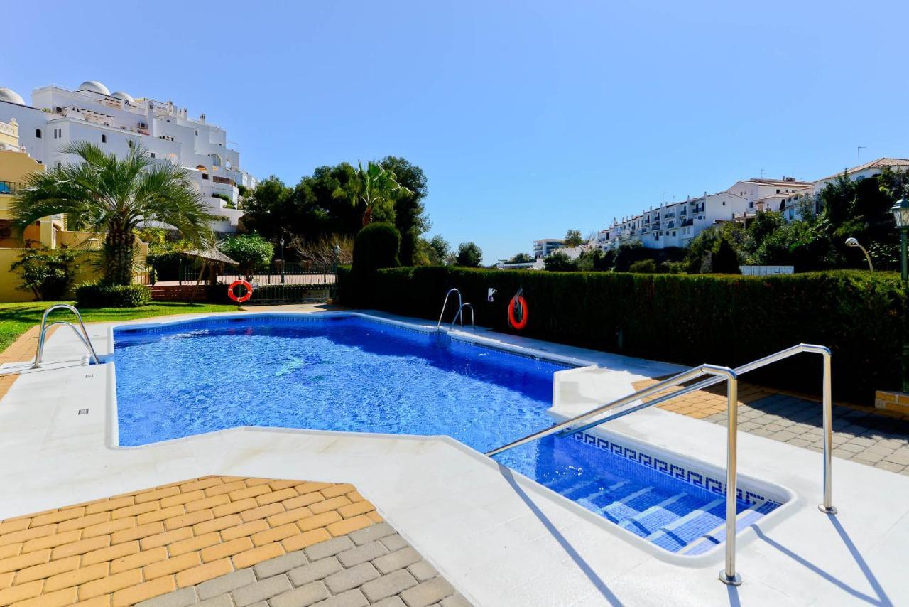 Refurbished 2-Bed Apartment Burriana Beach. Nerja Extérieur photo
