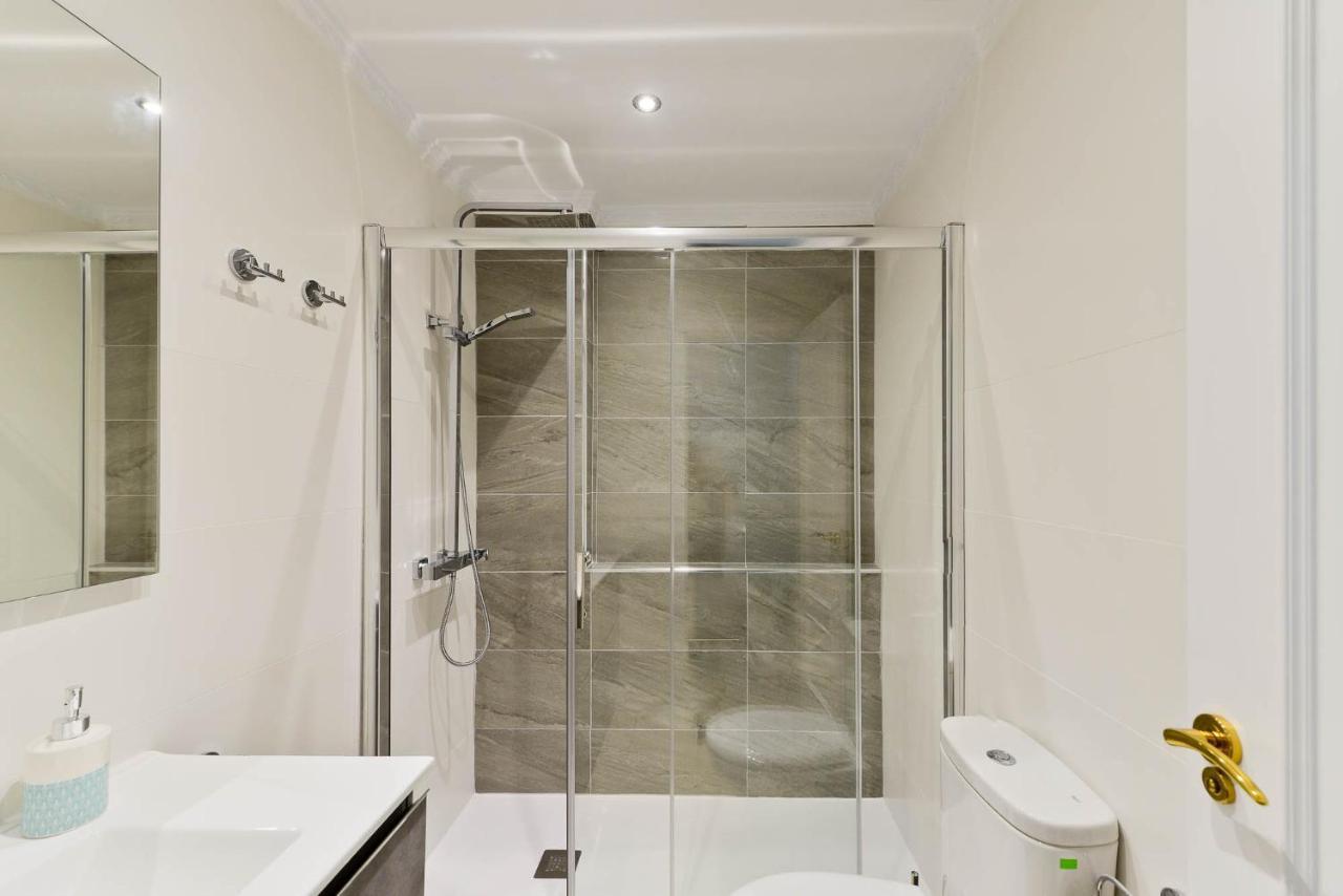 Refurbished 2-Bed Apartment Burriana Beach. Nerja Extérieur photo