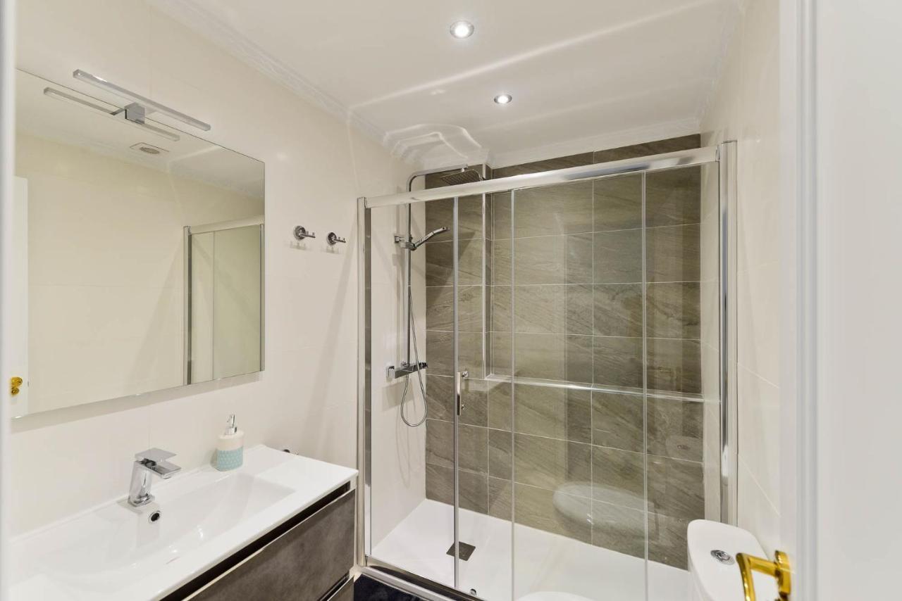 Refurbished 2-Bed Apartment Burriana Beach. Nerja Extérieur photo