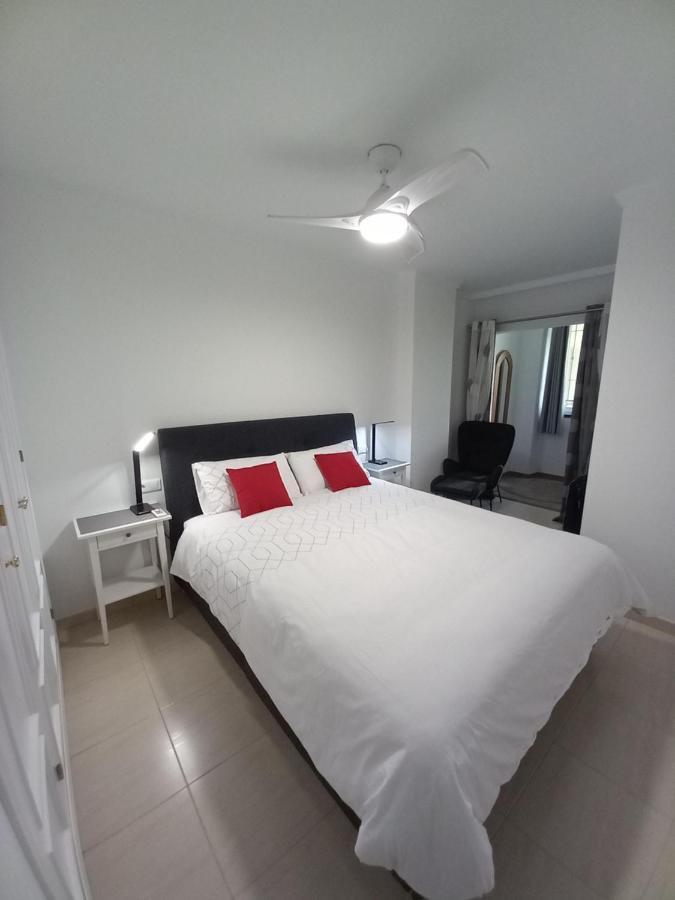 Refurbished 2-Bed Apartment Burriana Beach. Nerja Extérieur photo